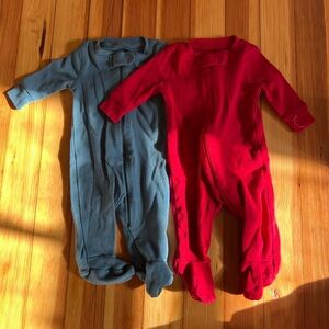Never worn! Primary Footies NB Size - Lot of 2